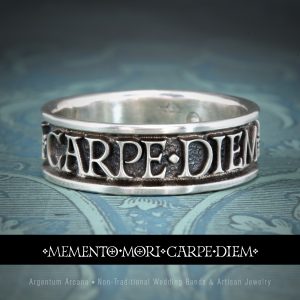 Silver ring with inspirational message Memento Mori Carpe Diem